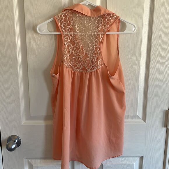 🔹4/$25 Sleeveless Peachy Button-Down Tank w/ Lace Back - Picture 5 of 7